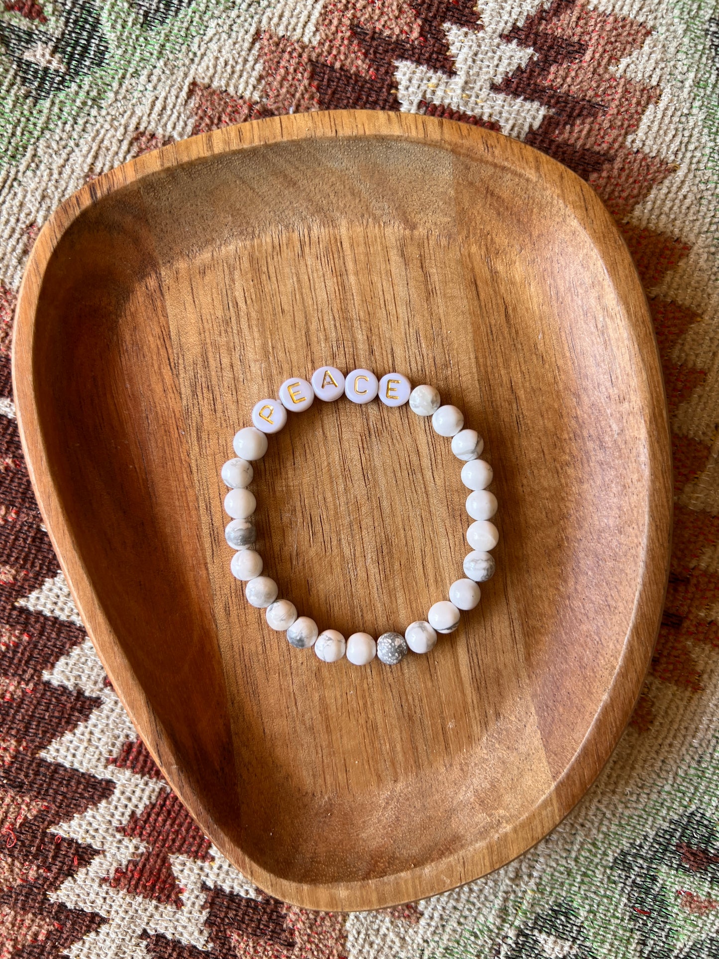 BRACELET EN HOWLITE À PERSONNALISER